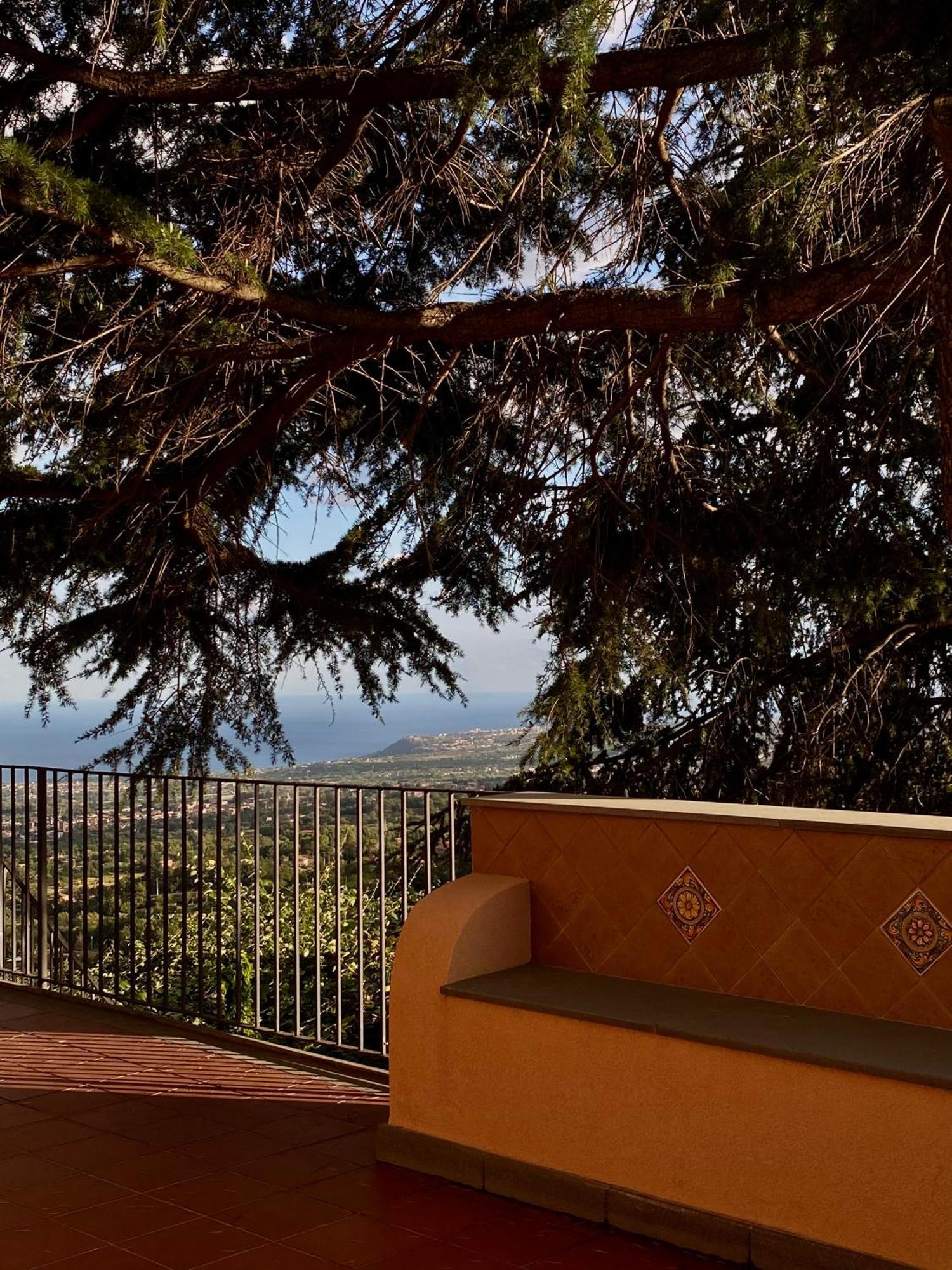 Tenuta Kiwi Dell'Etna Milo Buitenkant foto