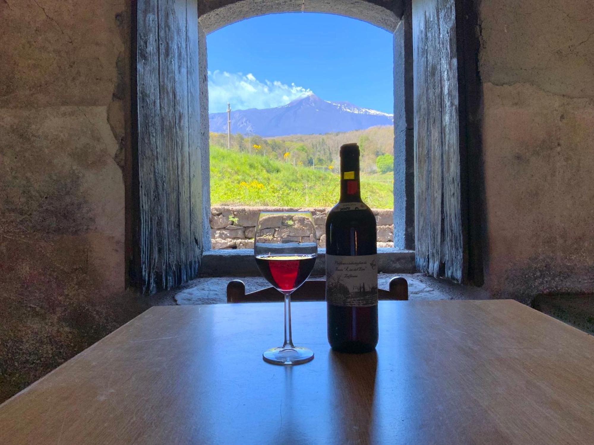 Tenuta Kiwi Dell'Etna Milo Buitenkant foto