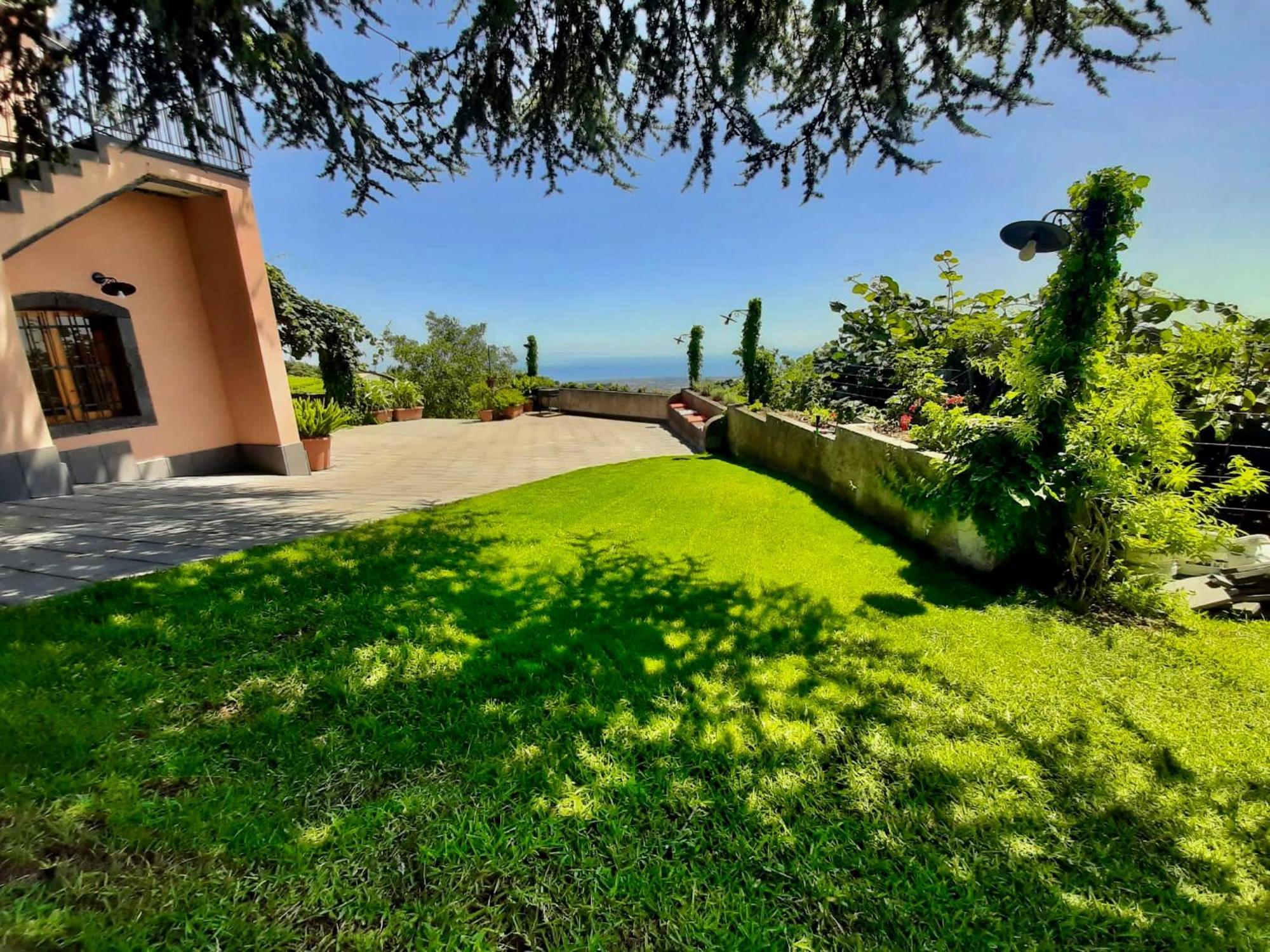 Tenuta Kiwi Dell'Etna Milo Buitenkant foto